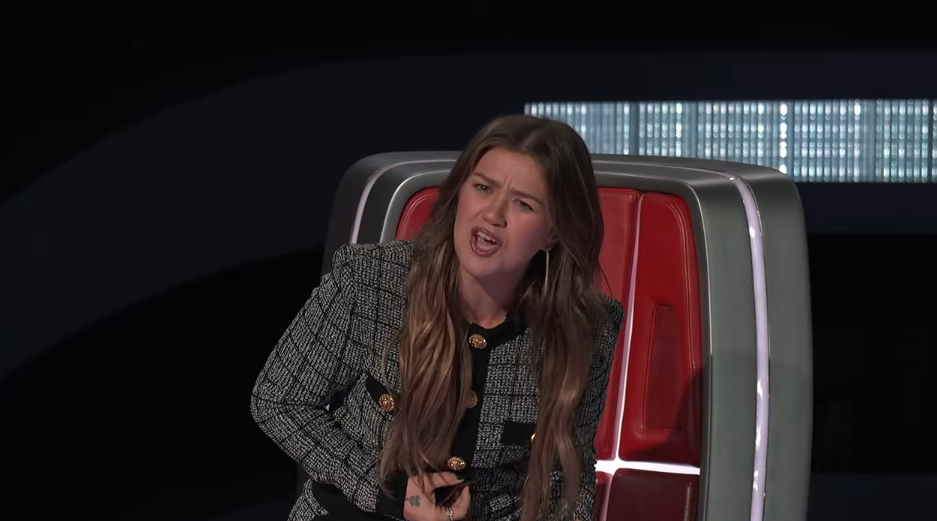 In a clip from "The Voice" featured on "Late Night with Seth Meyers" on September 21, 2026, an animated Kelly Clarkson made an impassioned plea from her red swivel chair, enthusiastically trying to persuade a contestant to pick her team by promising that she shares and is willing to give away anything—including her own hair extensions. | Source: YouTube/Late Night with Seth Meyers