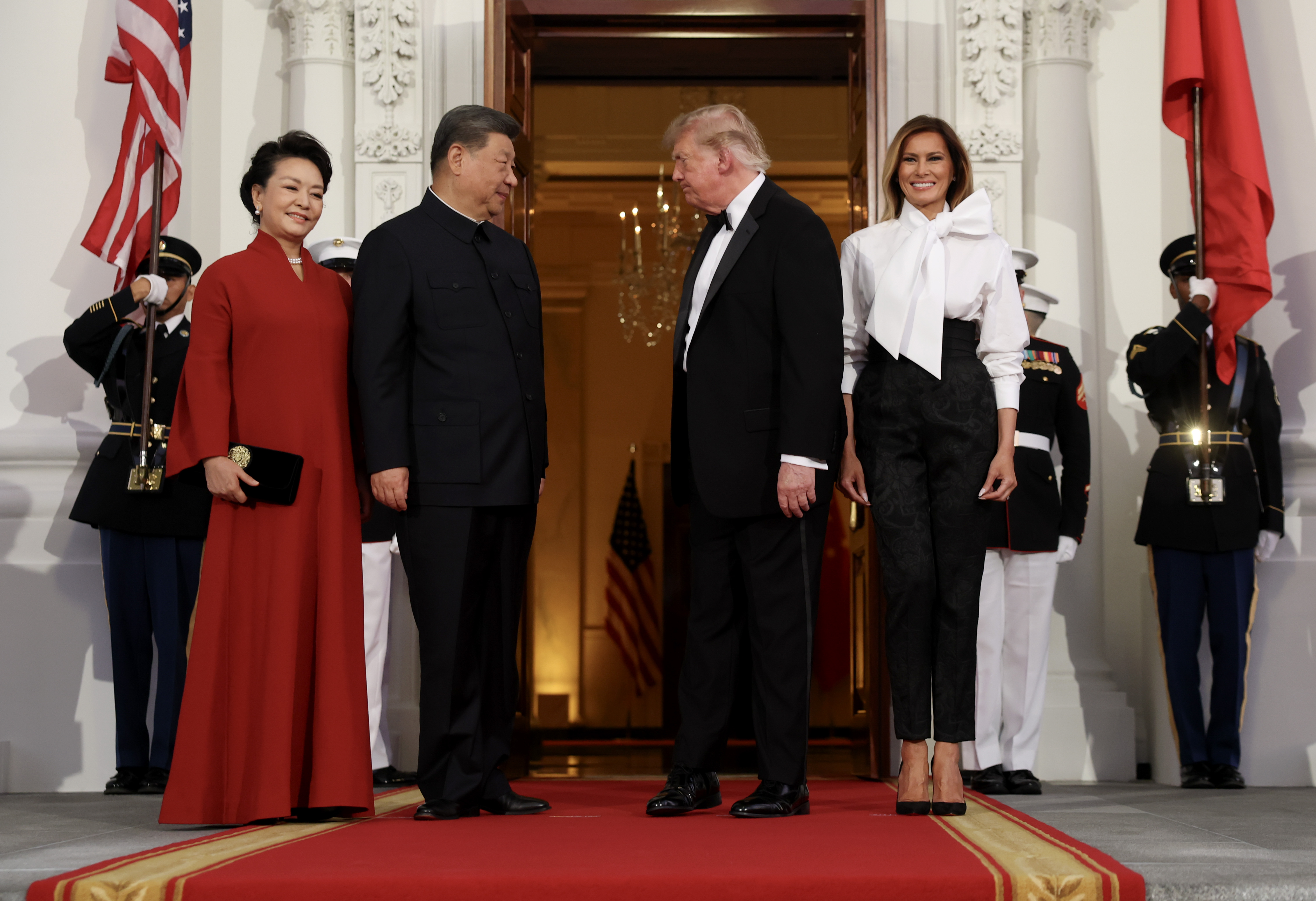 he White House setting had been carefully planned around the visit, with details chosen to blend traditional American state-dinner elements with references to the Chinese delegation.