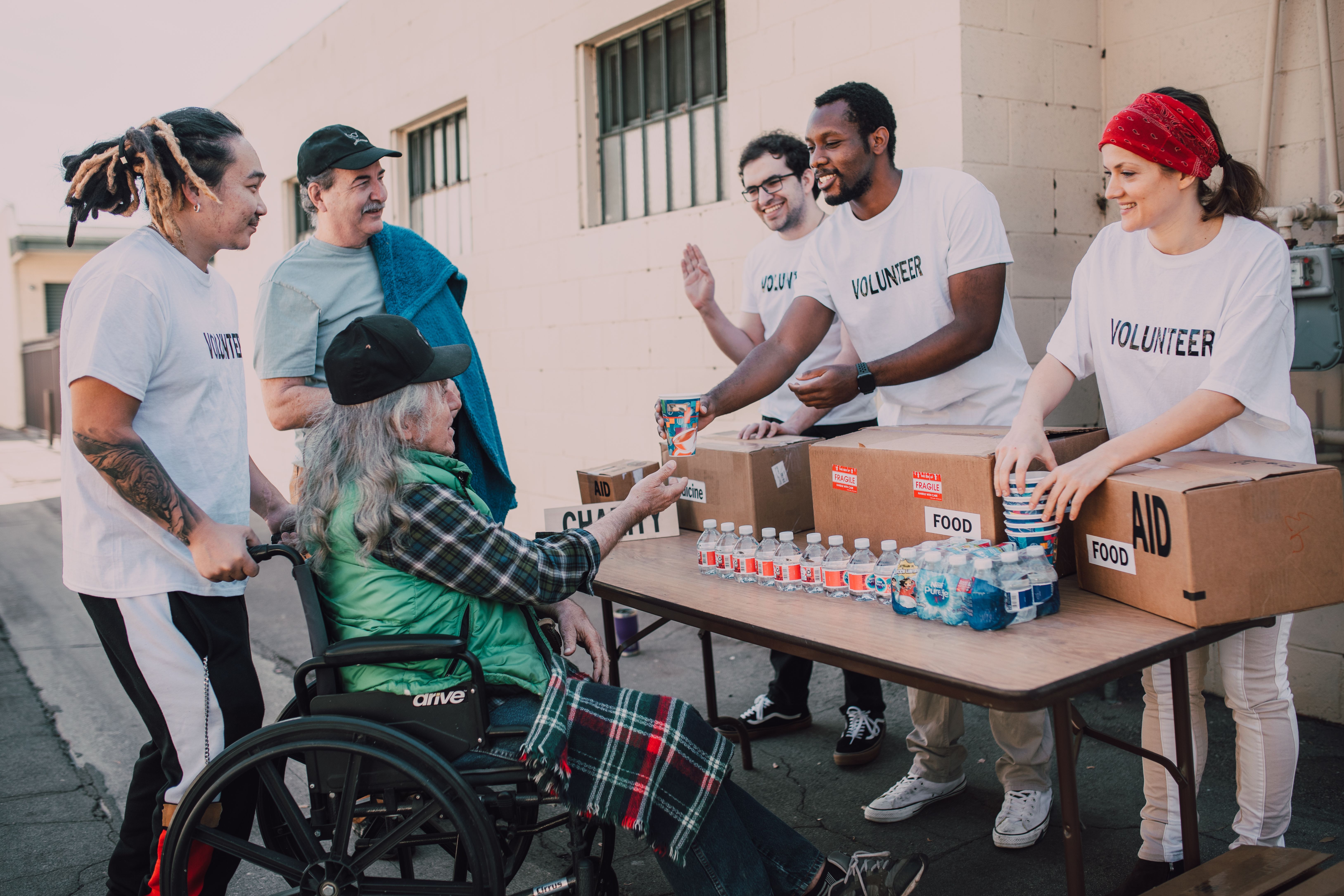 Teens doing volunteer work | Source: Pexels