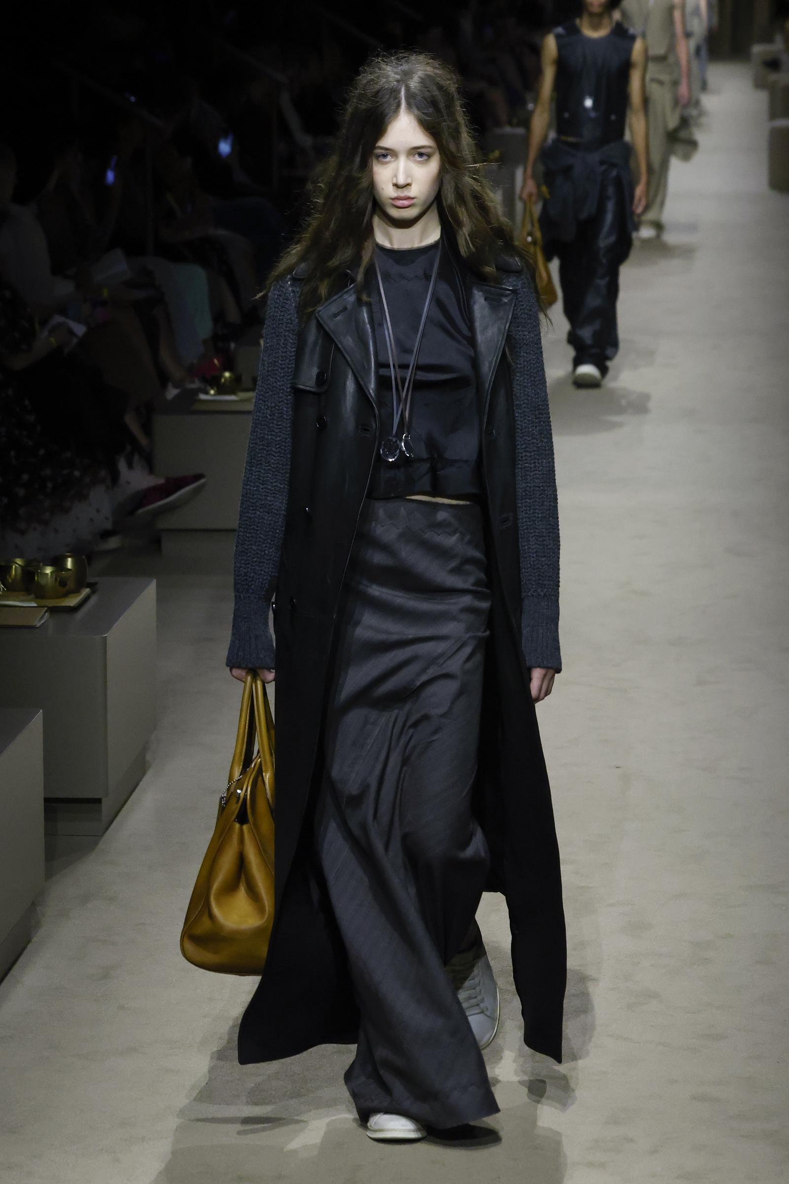 Nicole Kidman’s eldest daughter, Sunday Rose, walks the runway. She began modeling at 16, the age her parents had set as the minimum for entering the fashion industry. | Source: Getty Images
