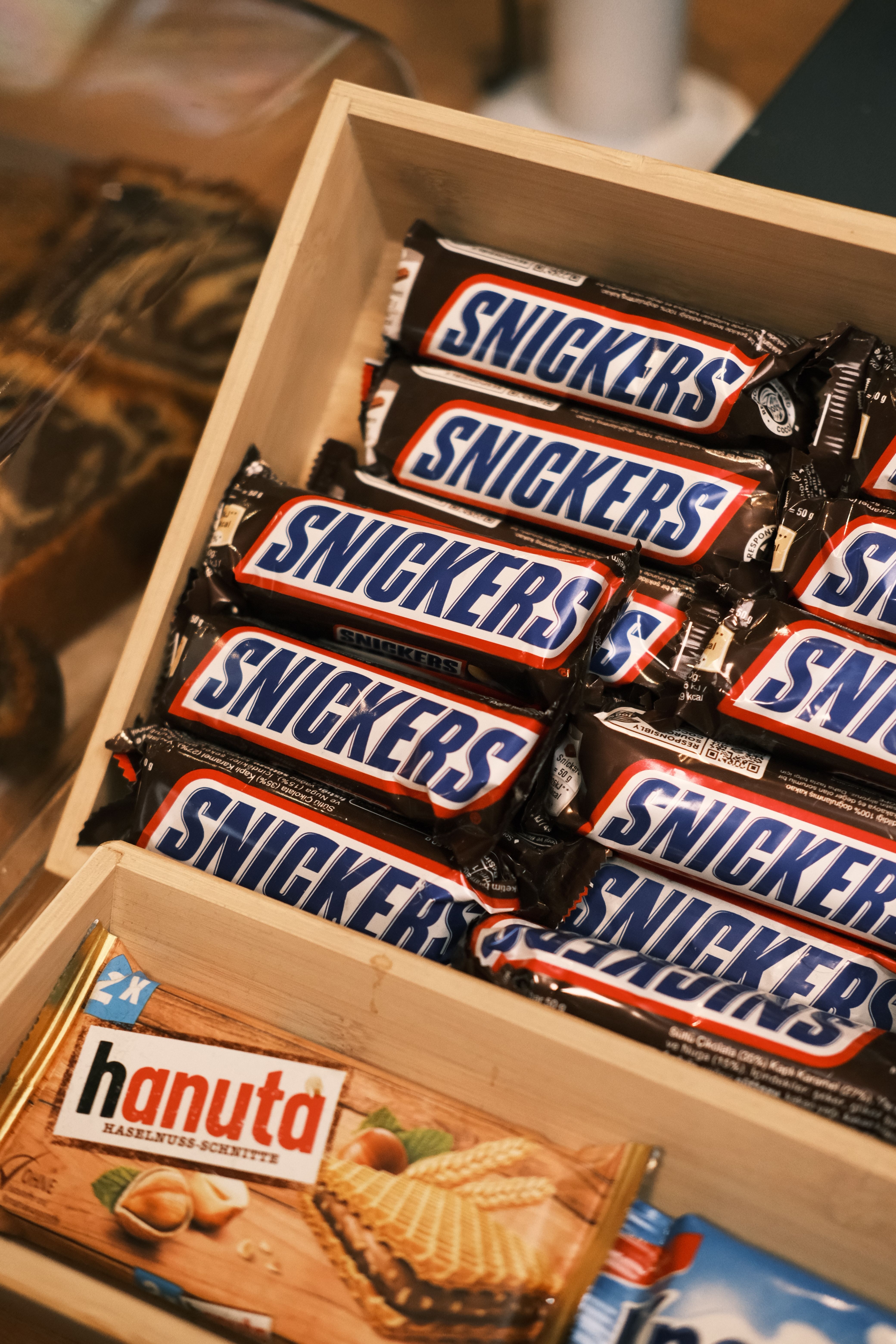 A box of Snickers bars | Source: Pexels