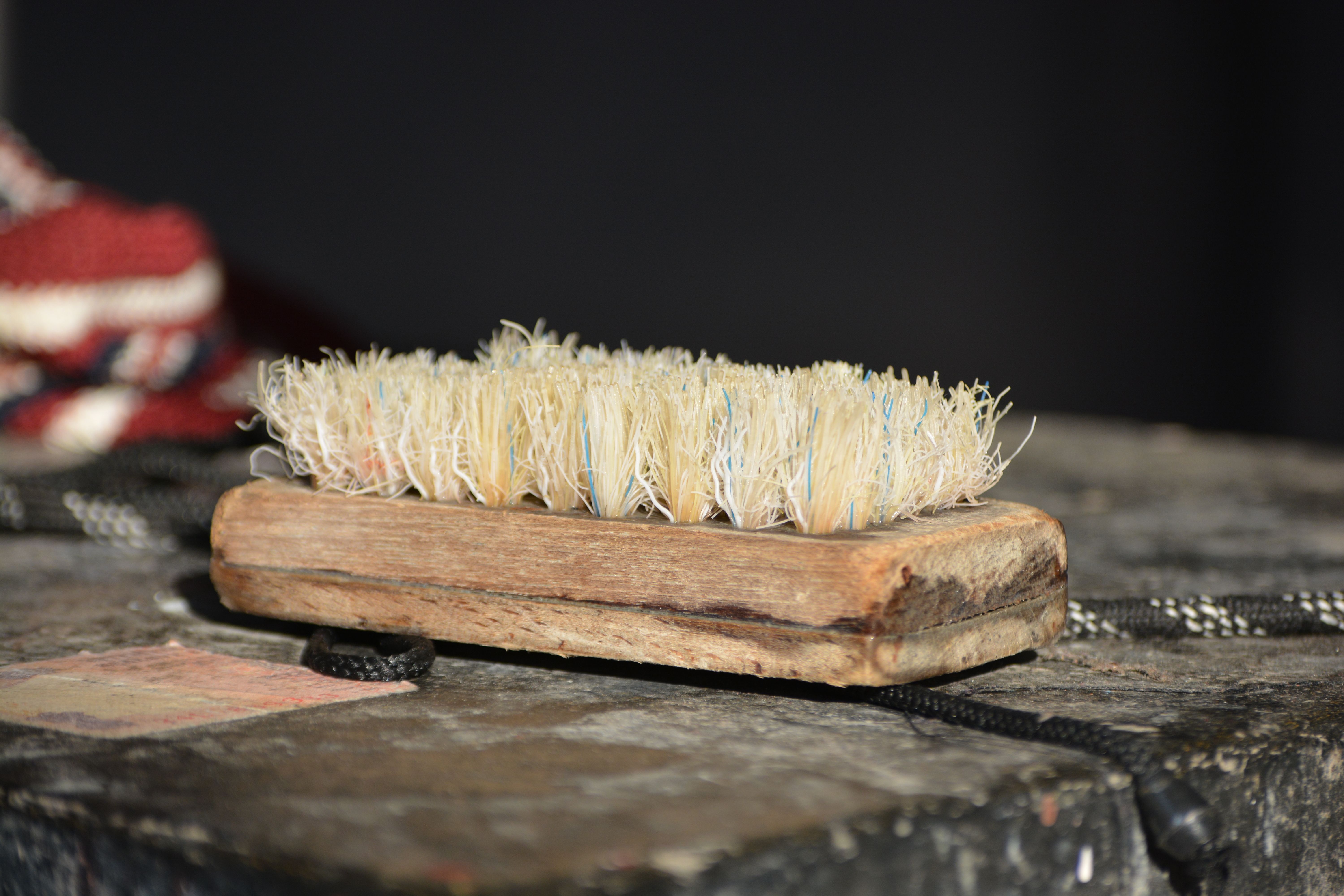 Old wooden brush | Source: Pexels