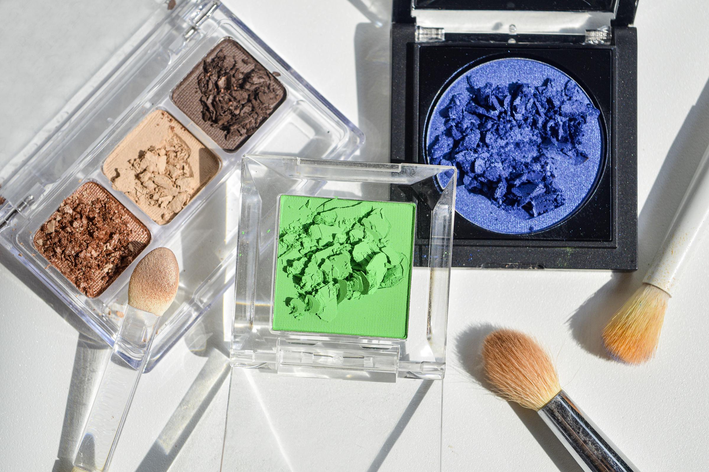 Eyeshadows and their application brushes | Source: Getty Images