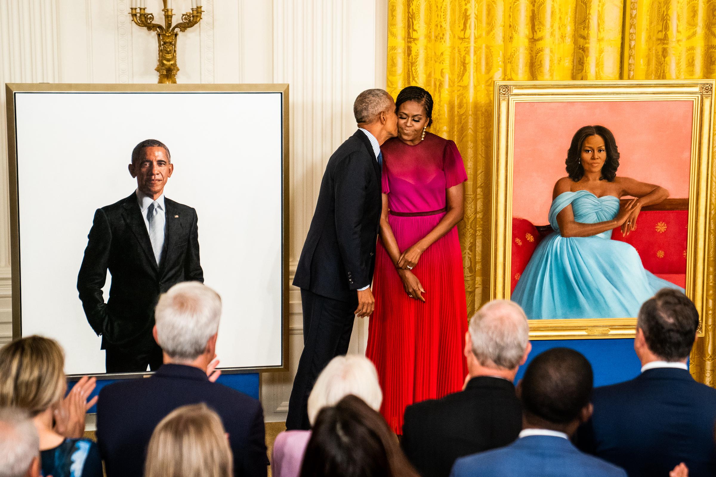 Their official White House portraits, painted by Robert McCurdy and Sharon Sprung, were unveiled in September 2022 — a formal return to the building 5 years after Barack left office. | Source: Getty Images