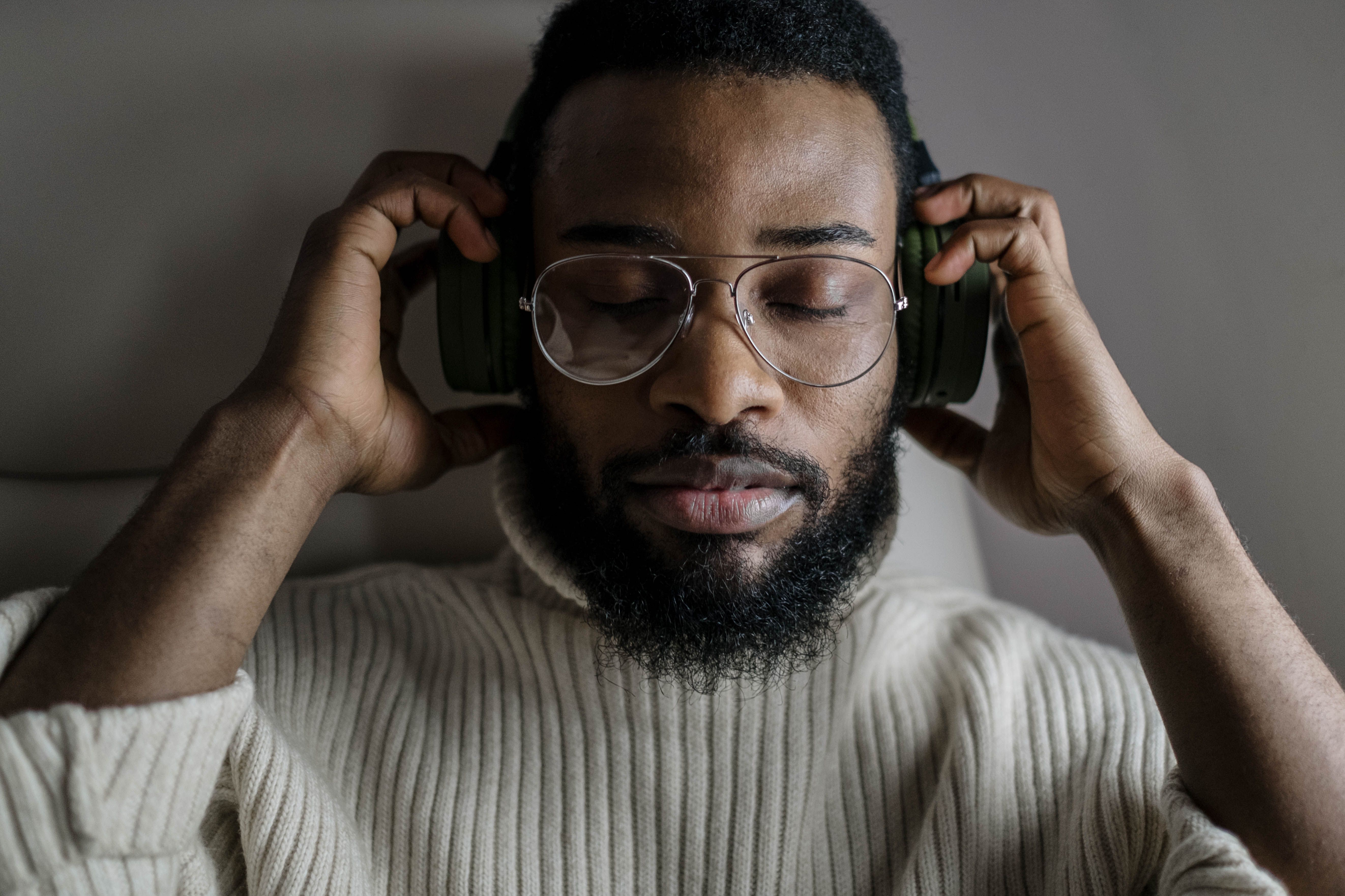A man with his eyes closed listening to music | Source: Pexels
