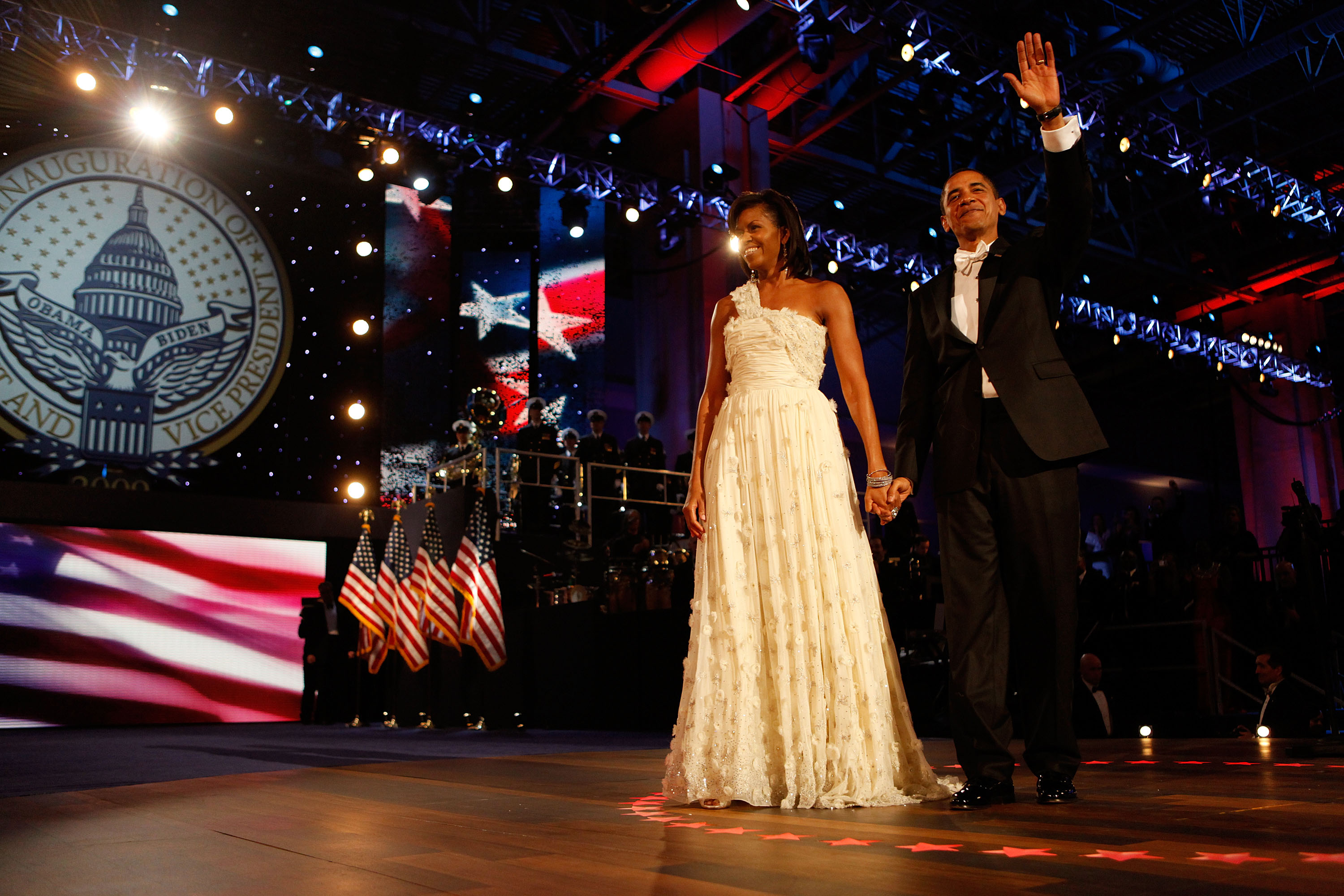 At the Neighborhood Inaugural Ball on January 20, 2009, Beyoncé serenaded the newly inaugurated president and first lady as they took the stage together. | Source: Getty Images