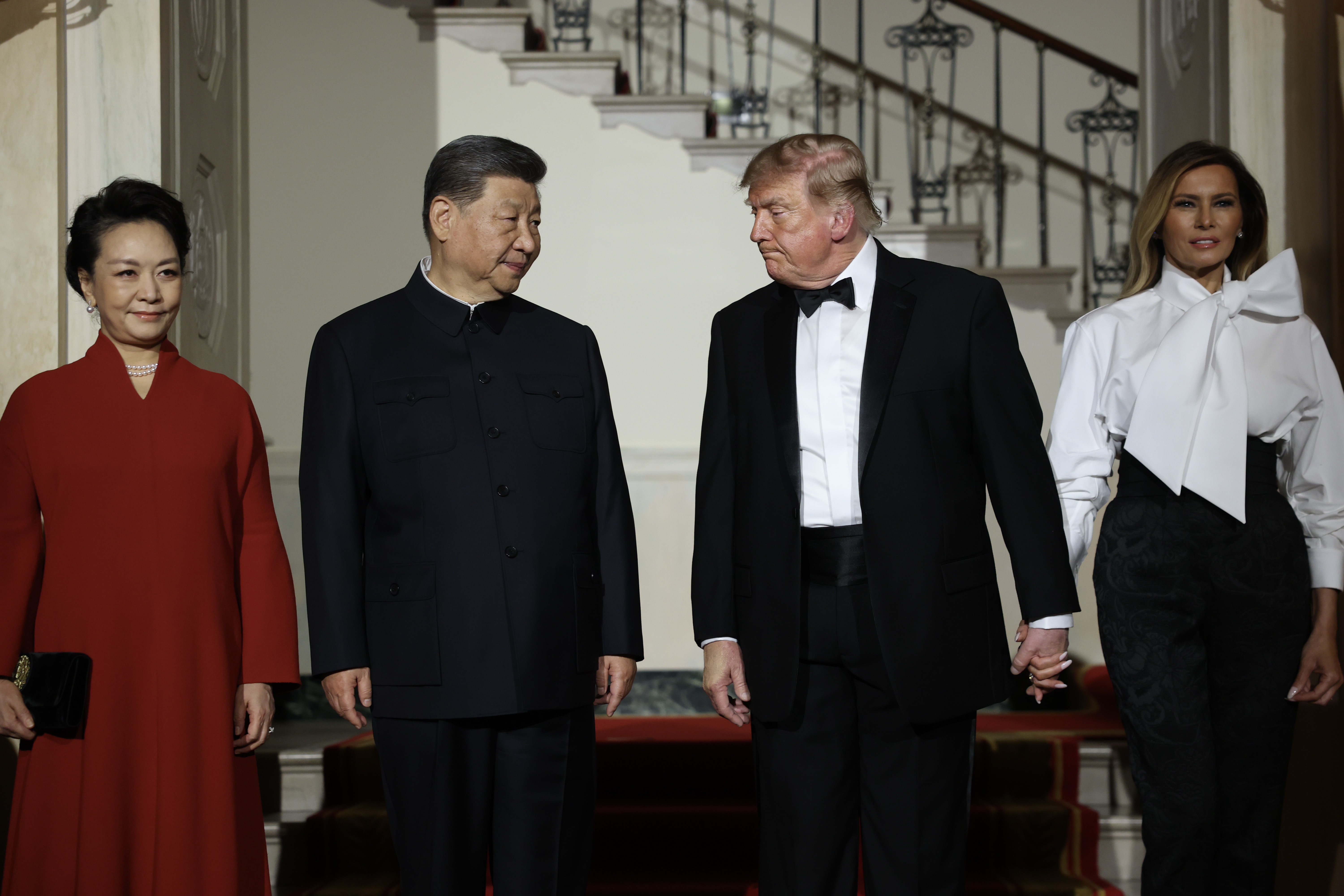 Melania’s role in the evening went beyond simply posing beside the president. Her office had been directly involved in shaping the dinner, giving her an unusually visible role in how the night came together.