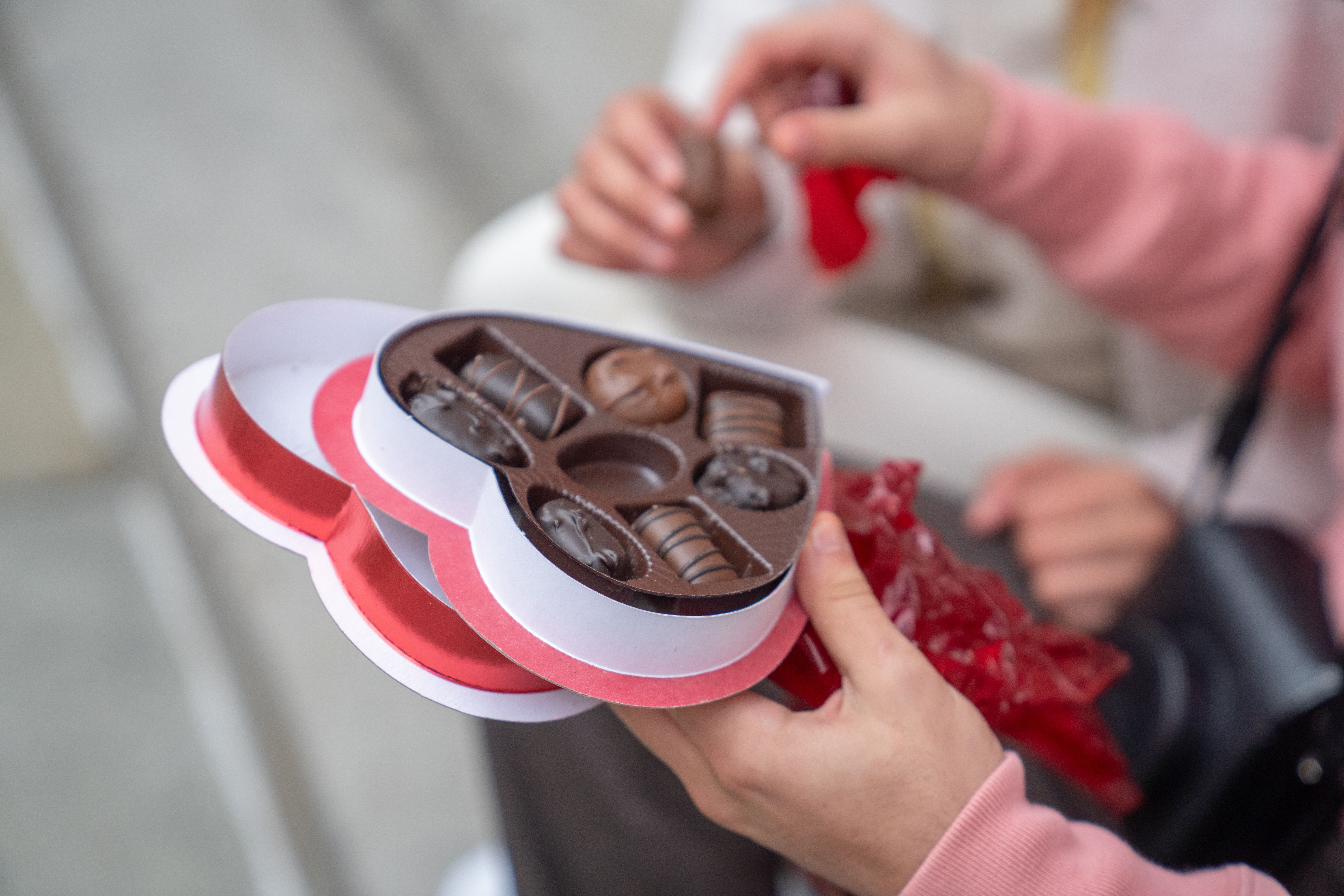 Two people sharing a box of chocolates | Source: Pexels