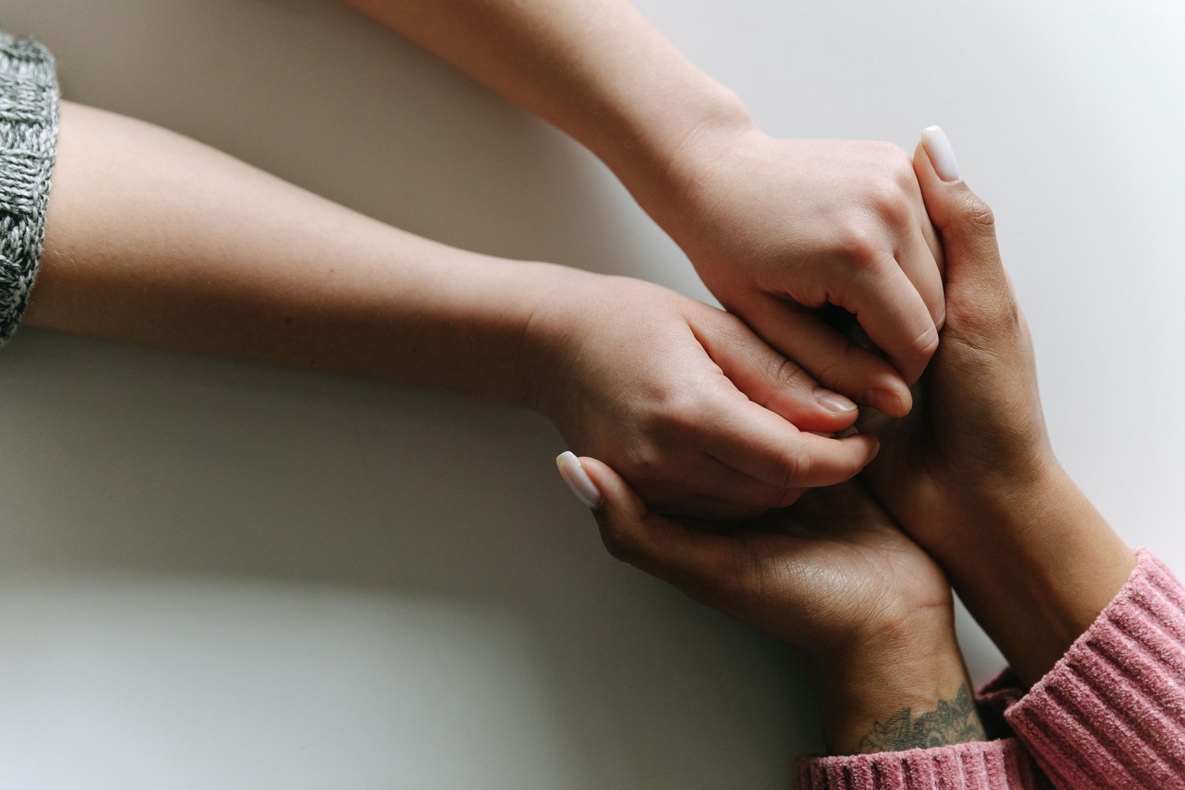 Two pairs of hands touching | Source: Pexels